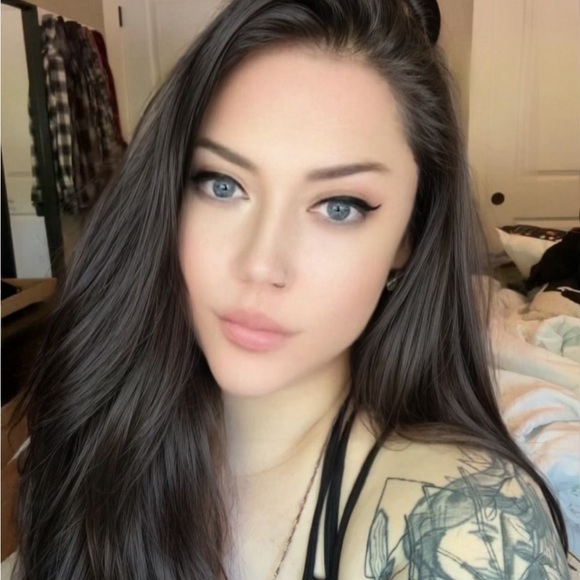 Melissa Young - Picture 1 of 1